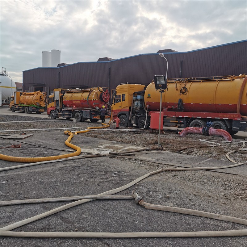 嘉陵污水池清理